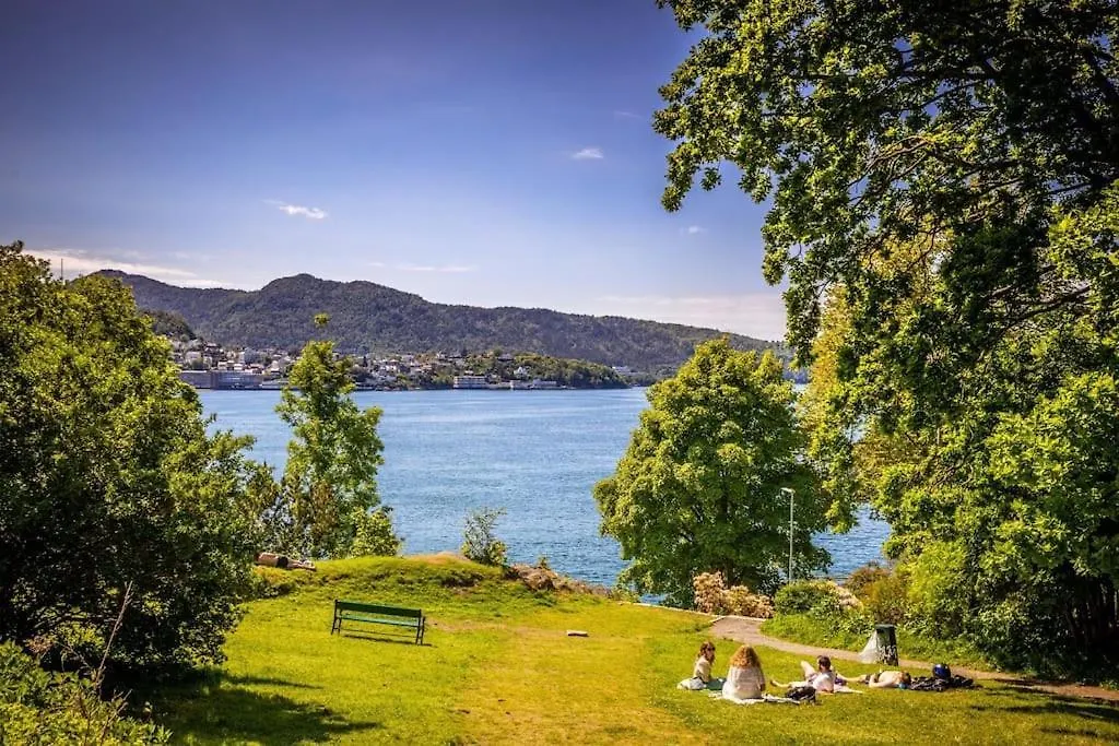 Heart Of Bergen - Quiet - Close To Everything